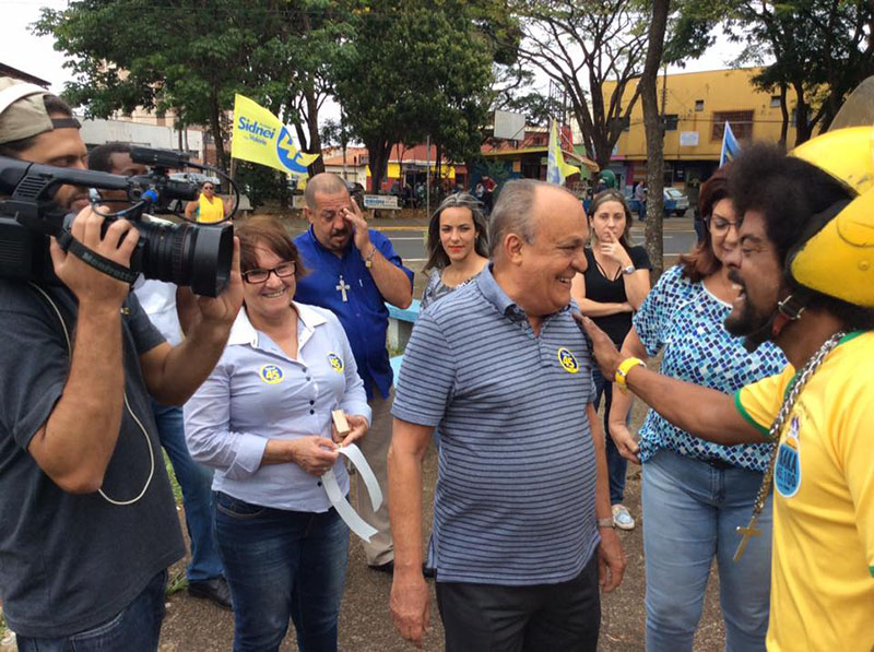 Sidnei Rocha durante caminhada na Avenida Brasil (foto: reprodução)